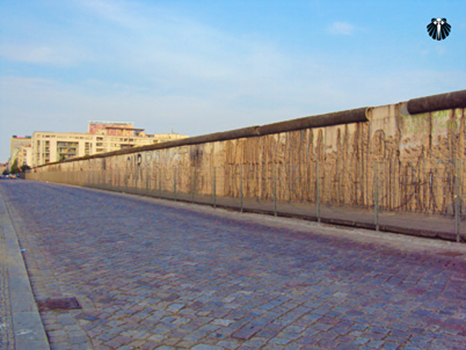 Muro de Berlim, 100 metros do muro que aindam estão de pé. Thumb