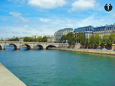 Pont du Carrousel, passagem para o Museu de Louvres. Thumb