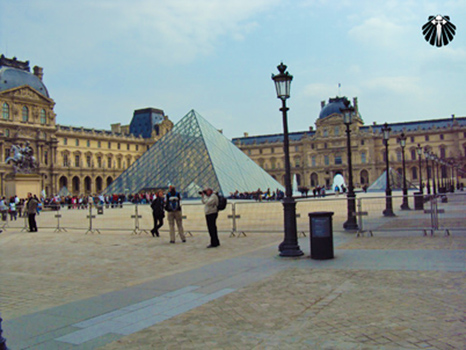 Museu do Louvre, entrada principal.